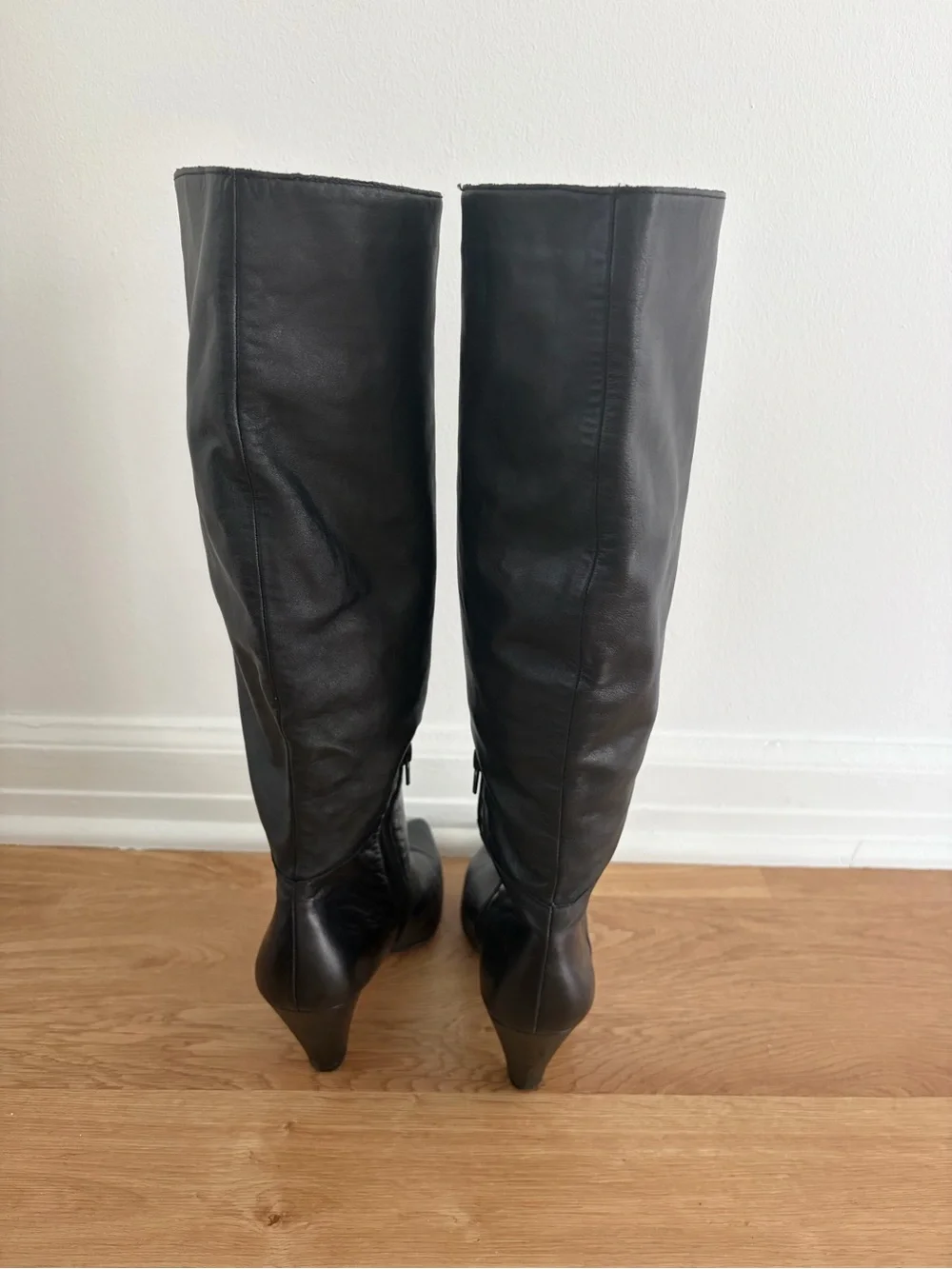 Classic Black Knee-High Pointed-Toe Women's Boots